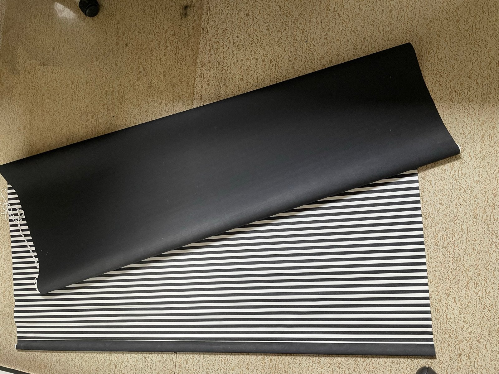 Modern gestreept rolgordijn verduisterend breed 144 cm, Ophalen, Gebruikt, Verduisterend, Zwart