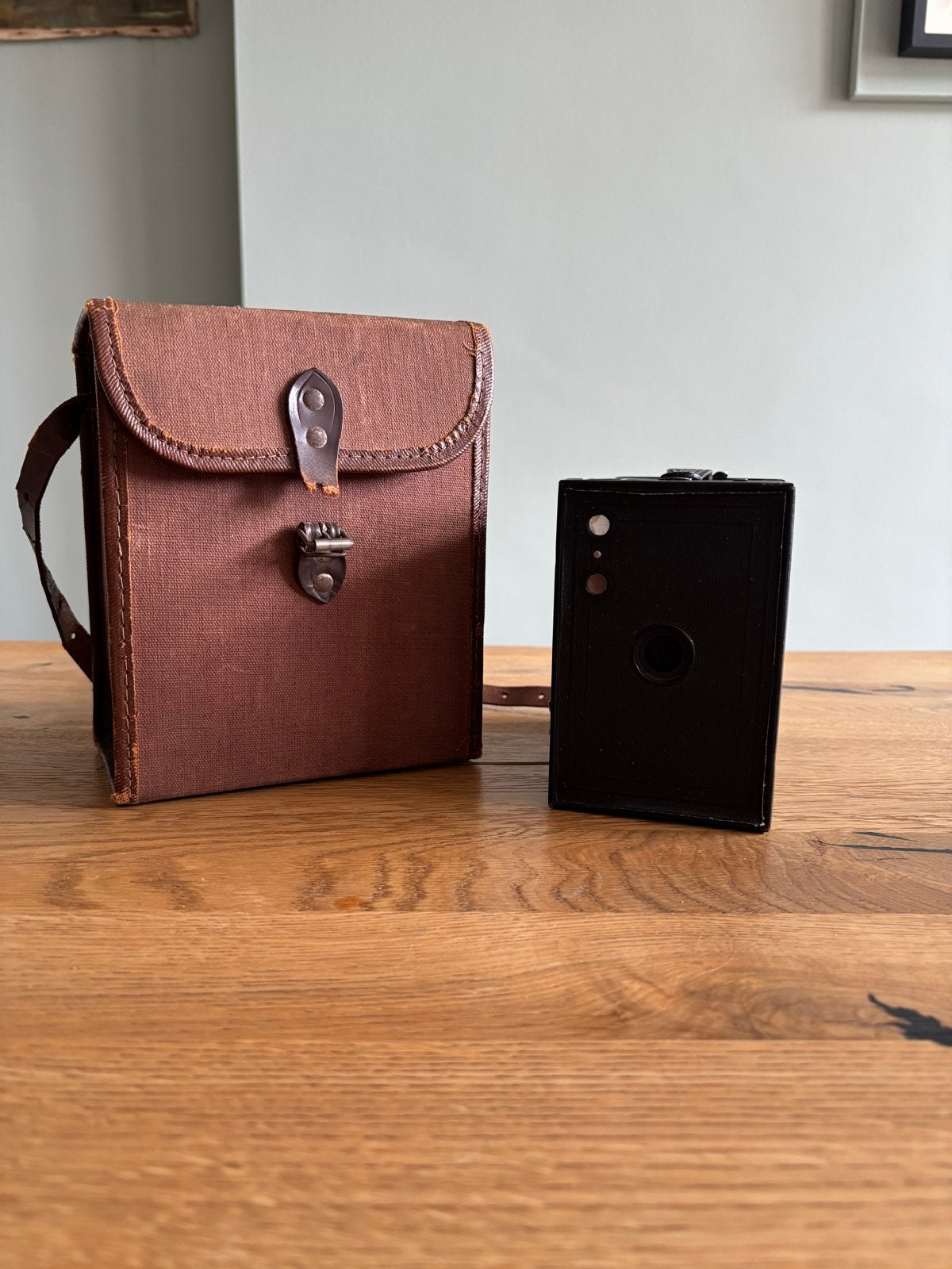 Vintage Kodak No. 2A Brownie Model C Boxcamera met tas, Ophalen of Verzenden, Gebruikt, Compact, Kodak