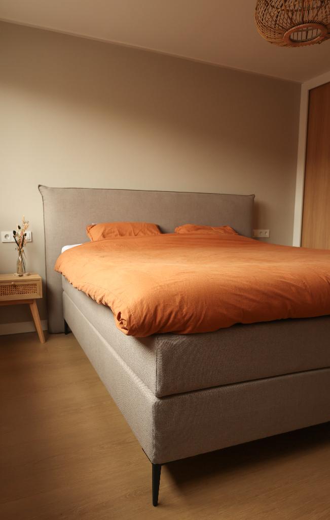 Eastborn boxspring taupe 180x200cm soft, Huis en Inrichting, Slaapkamer | Bedden, Ophalen, Beige, Tweepersoons, Zo goed als nieuw