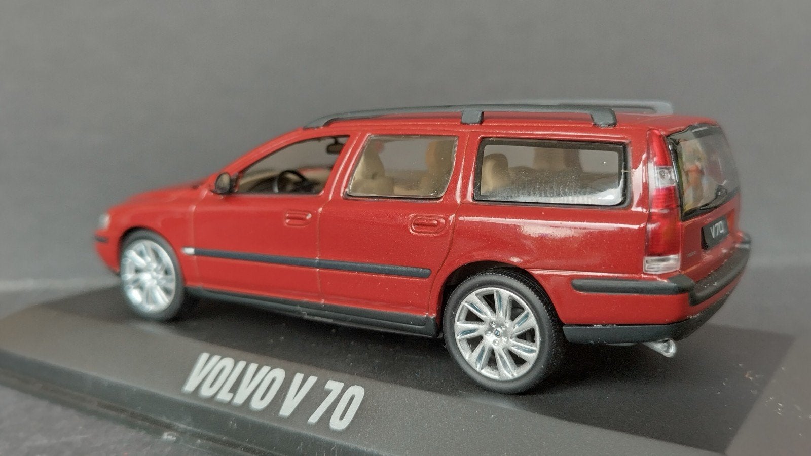 Volvo V70 2000 1:43 Minichamps Pol, Hobby en Vrije tijd, Auto, Verzenden, ., Zo goed als nieuw