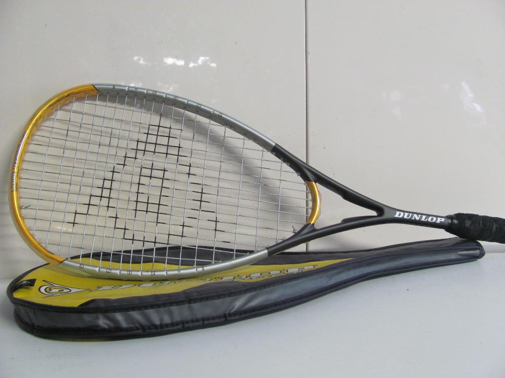Squashracket van Dunlop i-zone graphite, Ophalen of Verzenden, Zo goed als nieuw, Racket, Met hoes