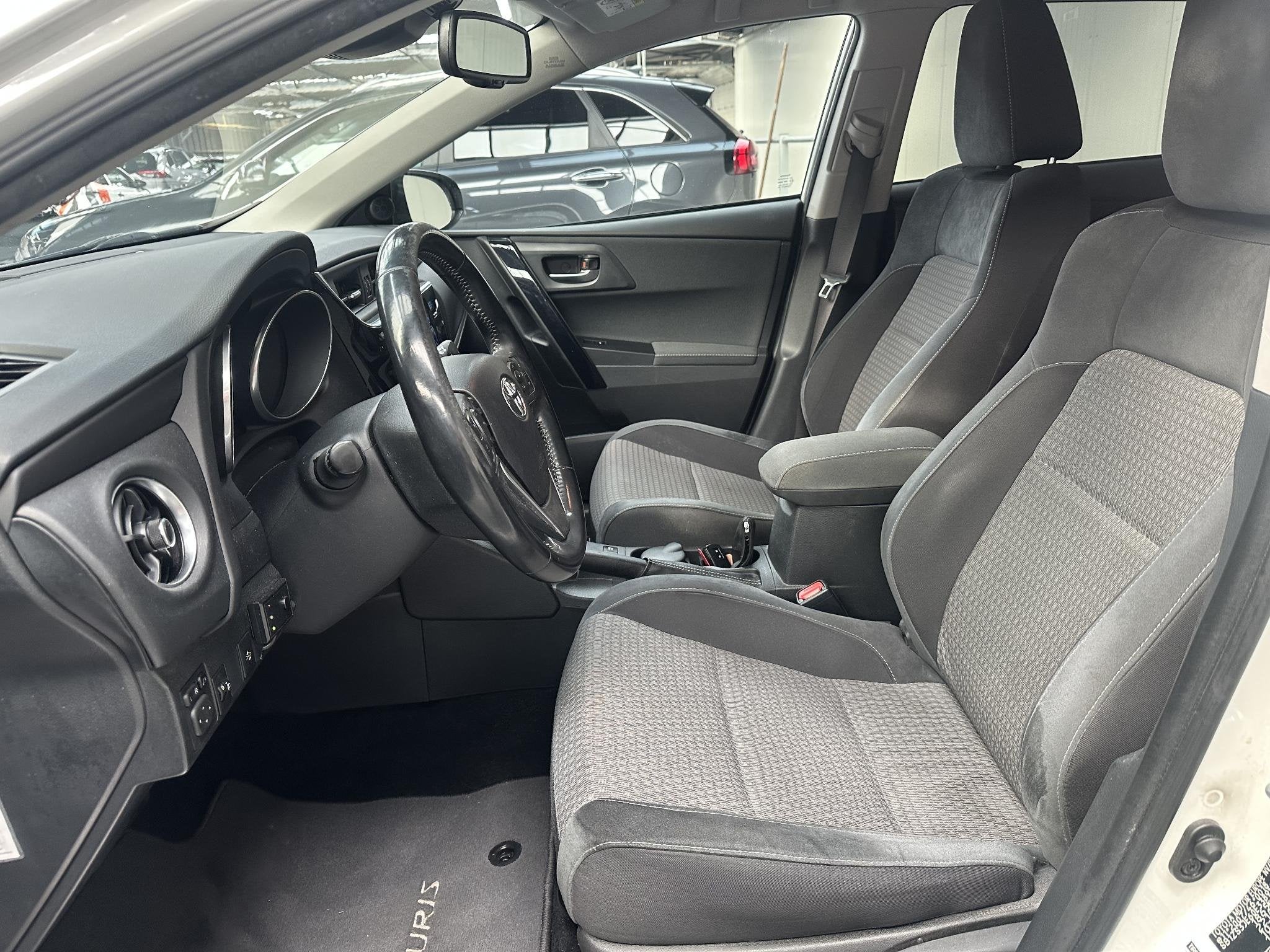Toyota Auris Touring Sports 1.8 Hybrid Black Edition Go, Auto's, Toyota, Gebruikt, Euro 6, Wit, Origineel Nederlands