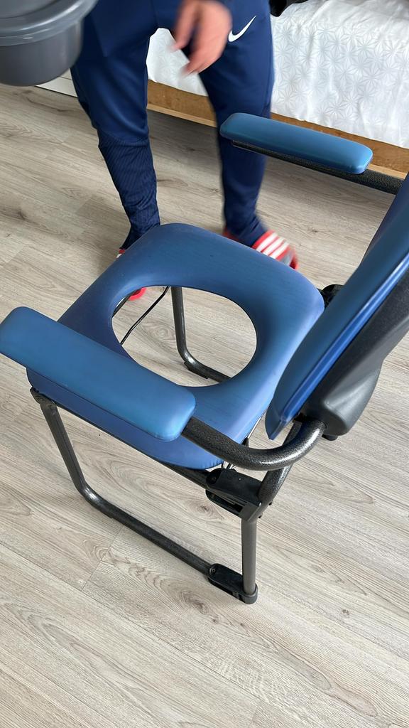 Plas stoel als nieuw, Ophalen, Blauw, Overige materialen, Zo goed als nieuw