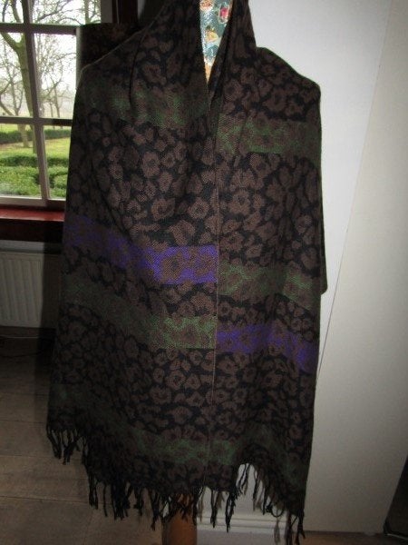 C1971 Pashmina bruin zwart groen paars franje panter, Verzenden, Zo goed als nieuw, Maat 38/40 (M), Pashmina