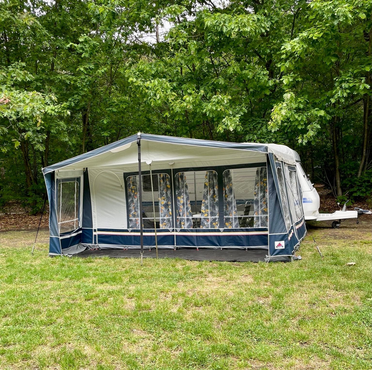 Hobby 460 UFe - Complete caravan met voortent, Caravans en Kamperen, Rondzit, Hobby, Frans bed, Bedrijf
