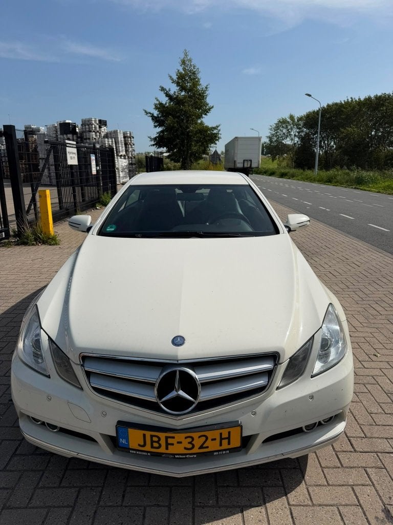 Mercedes-Benz E-Klasse 3.5 E350 CGI Coupe AUT 2009 Wit, Auto's, Automaat, Achterwielaandrijving, 1800 kg, 4 stoelen