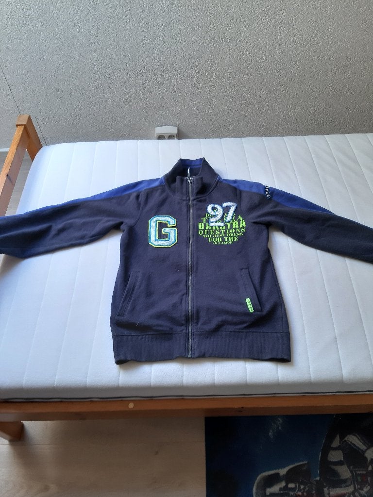 Gaastra grijs blauw vest met opdrukken maat 164, Trui of Vest, Ophalen of Verzenden, Jongen, Gaastra