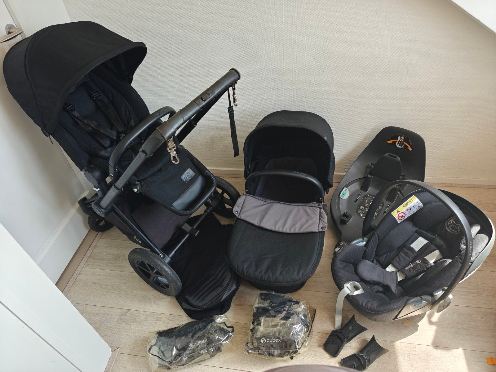 Cybex Priam Platinum AllBlack kinderwagen+autostoel+meer!, Verstelbare duwstang, Zo goed als nieuw, Combiwagen, Ophalen