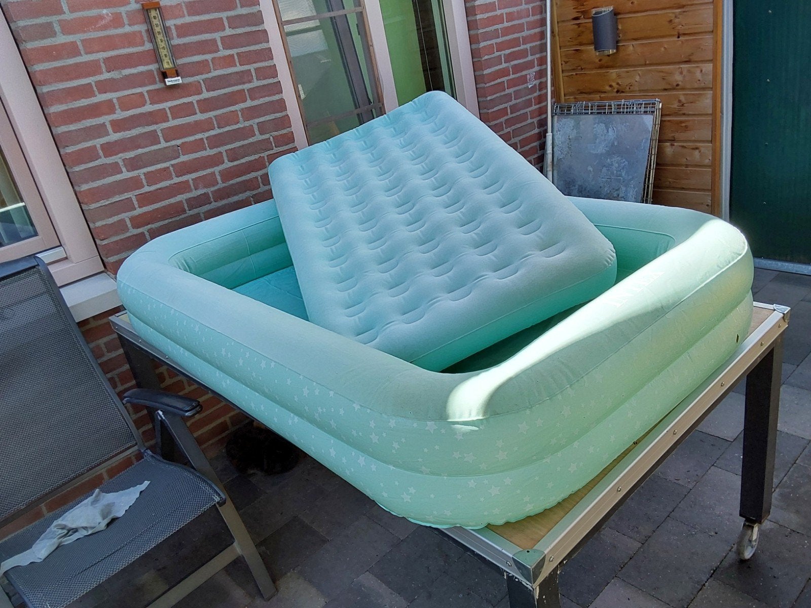 Intex opblaasbaar kinderbed met electrische pomp, Ophalen of Verzenden, Zo goed als nieuw