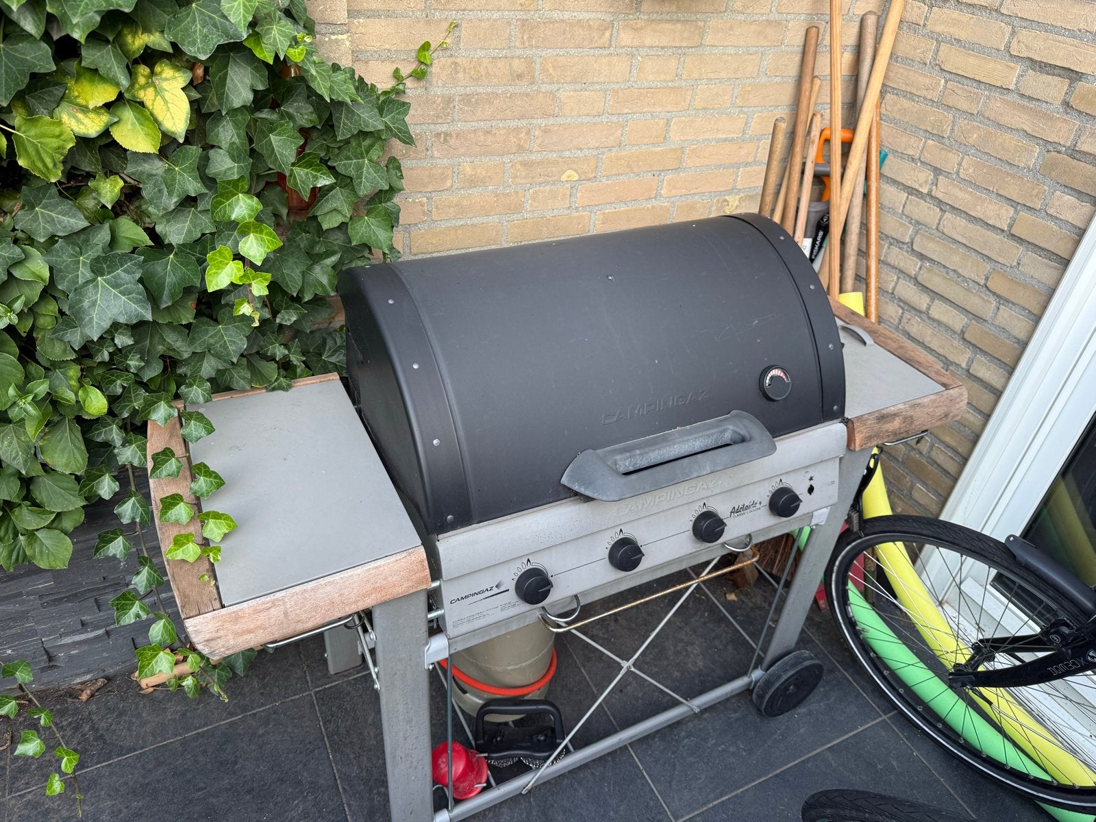 Campingaz Adelaide 3 Gasbarbecue met gietijzeren platen, Ophalen, Gebruikt