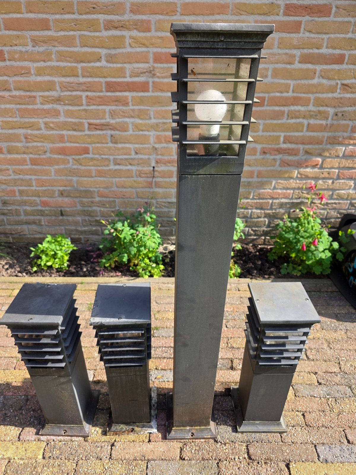 Set van 4 buitenlampen - Staande lampen voor tuin/pad, Ophalen, Overige materialen, Gebruikt, Minder dan 50 watt