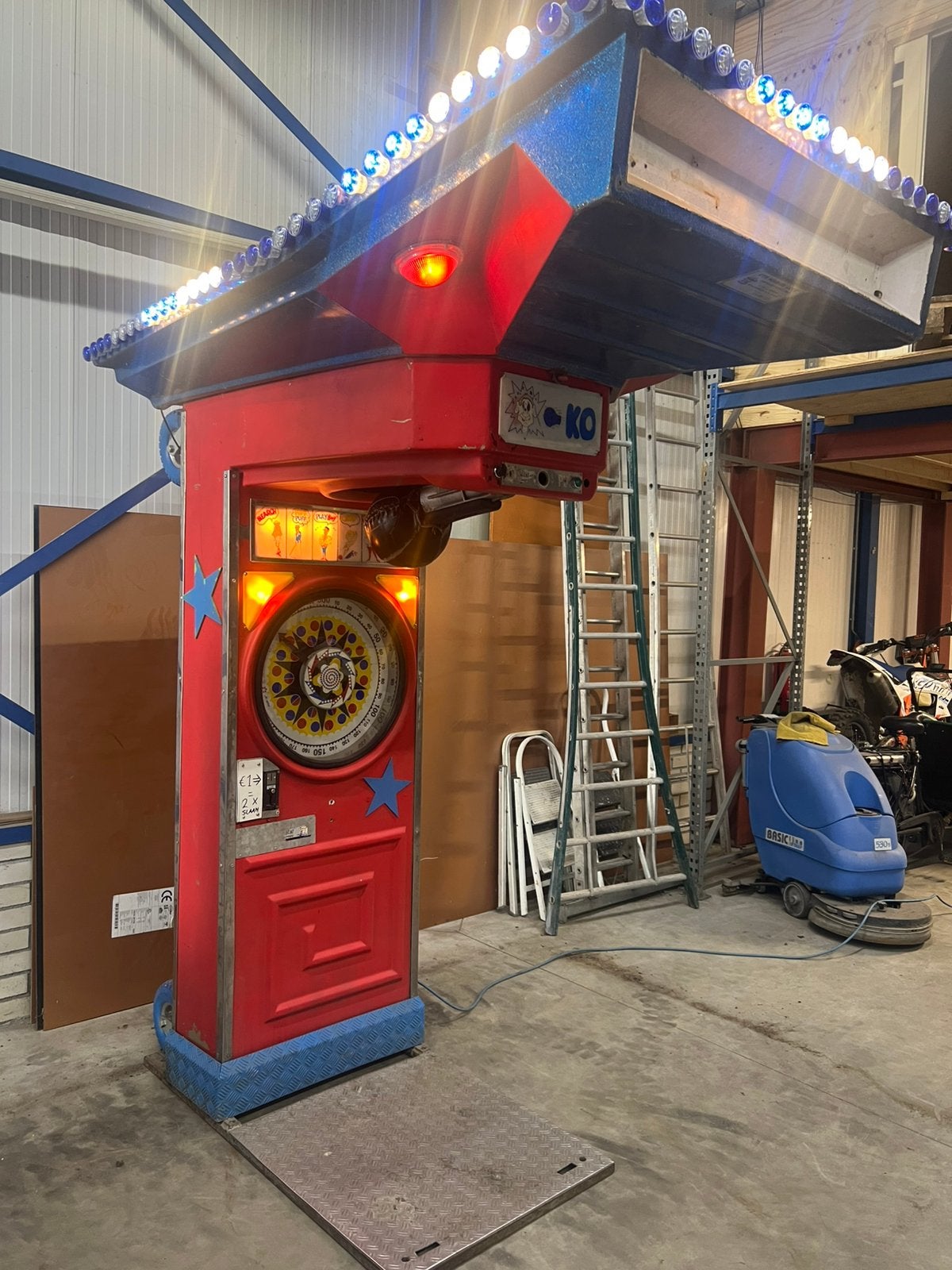 Grote originele EML kermis boxbal / boksautomaat, Ophalen, Gebruikt