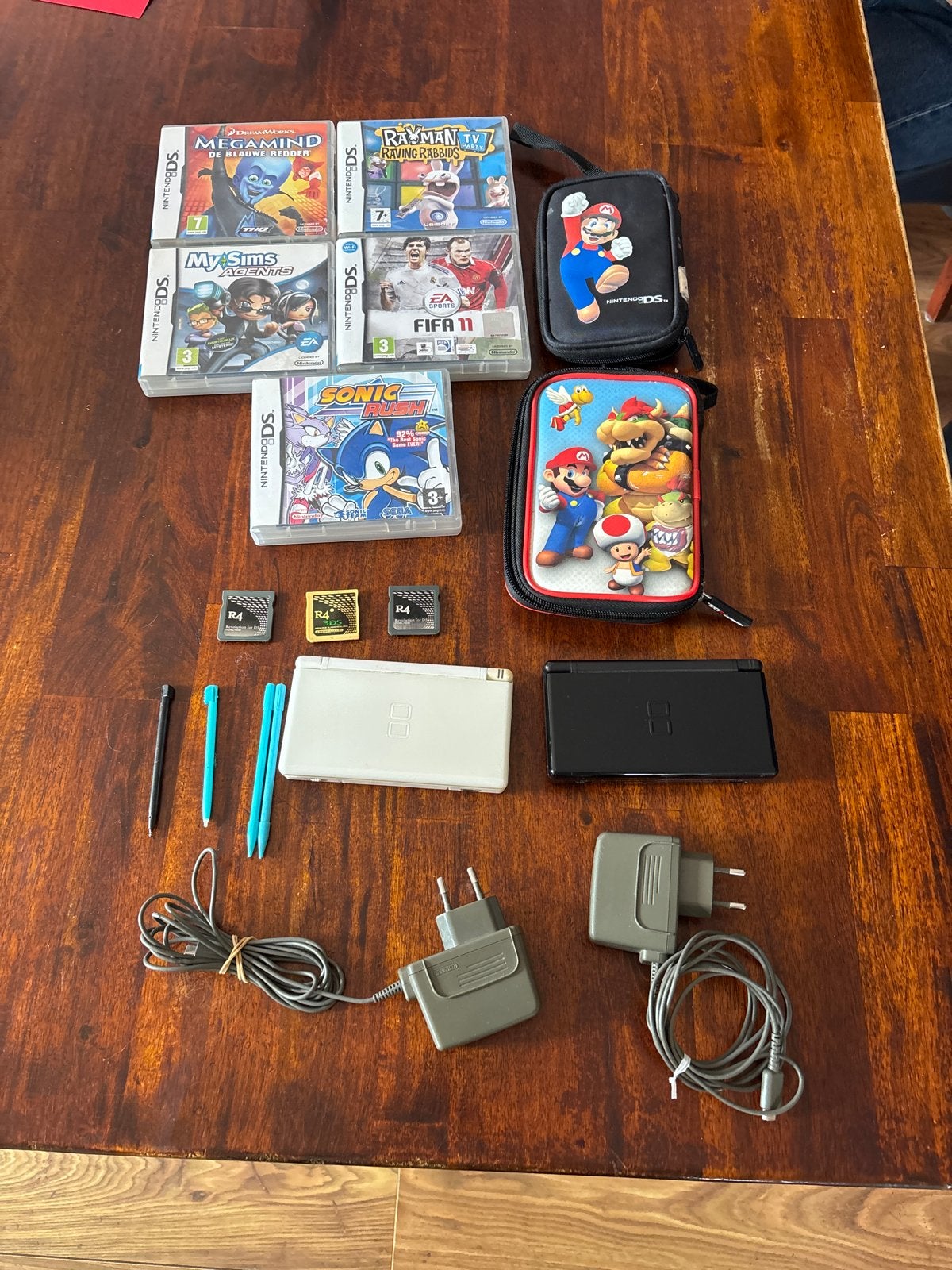2 stuks Nintendo DS Lite met games en accessoires, Wit, Ophalen of Verzenden, DS Lite, Gebruikt