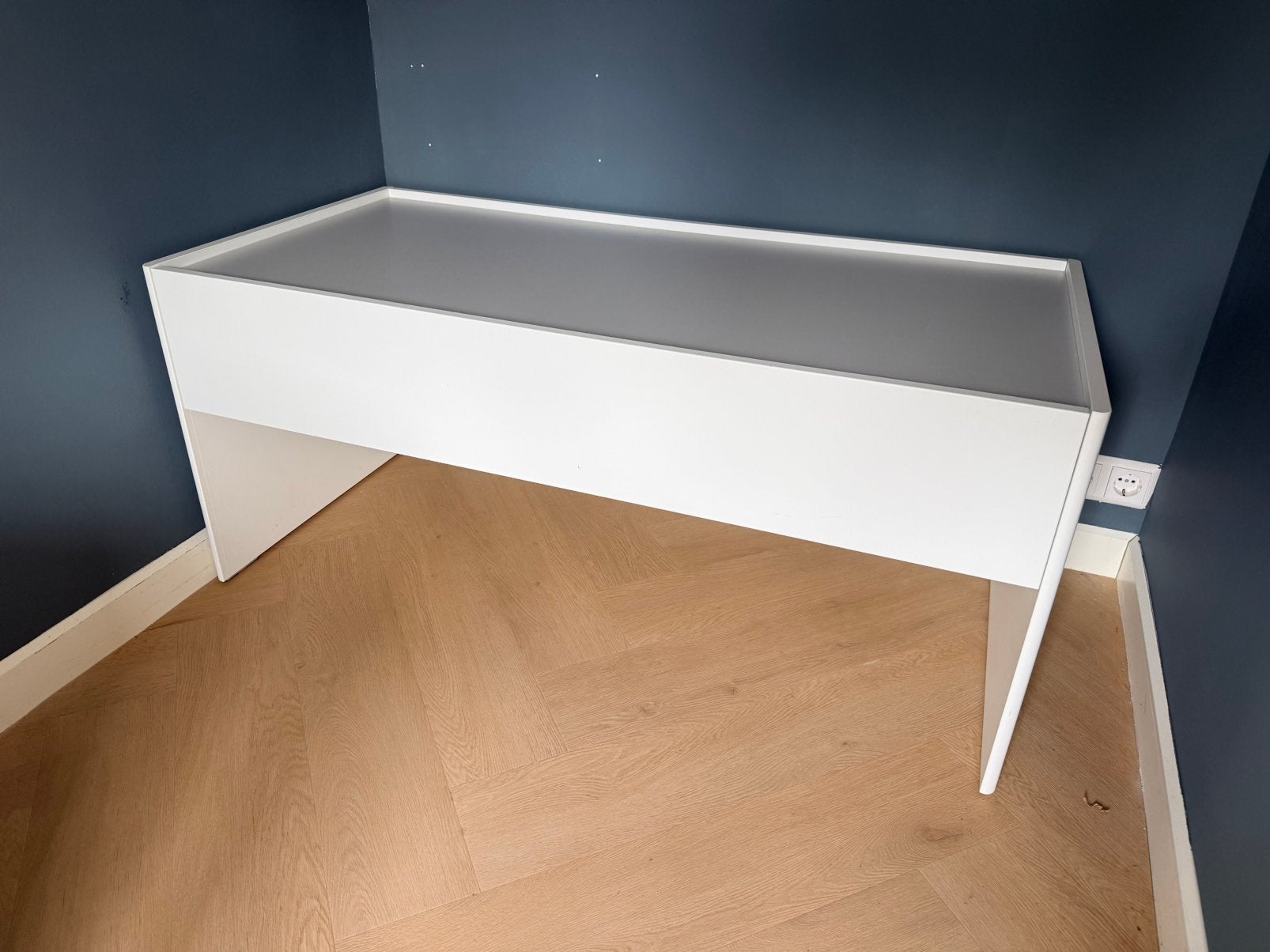 Kinder speelbureau/tafel, Ophalen, Kinderbureau, Zo goed als nieuw, 57 cm