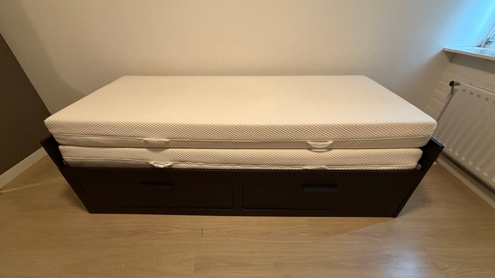 IKEA bed met 2 matrassen en lades, Ophalen, Eenpersoons, Wit, Zo goed als nieuw