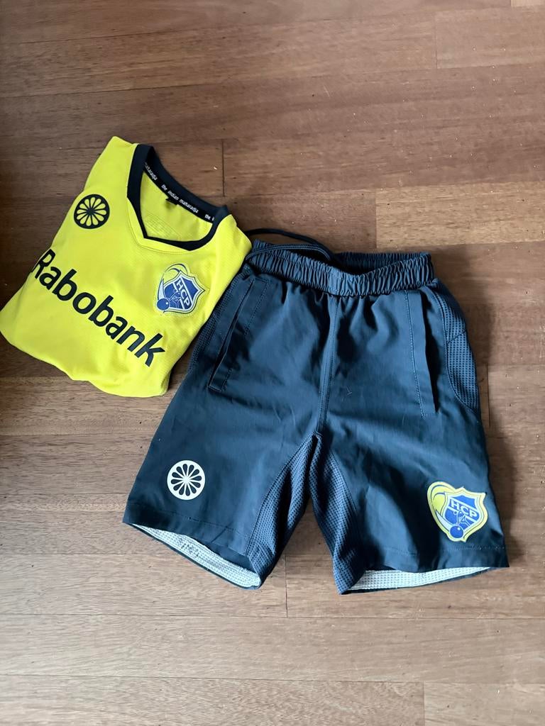 HCP Hockey Prinsenbeek broekje maat 128 met shirtje, Ophalen, Zo goed als nieuw