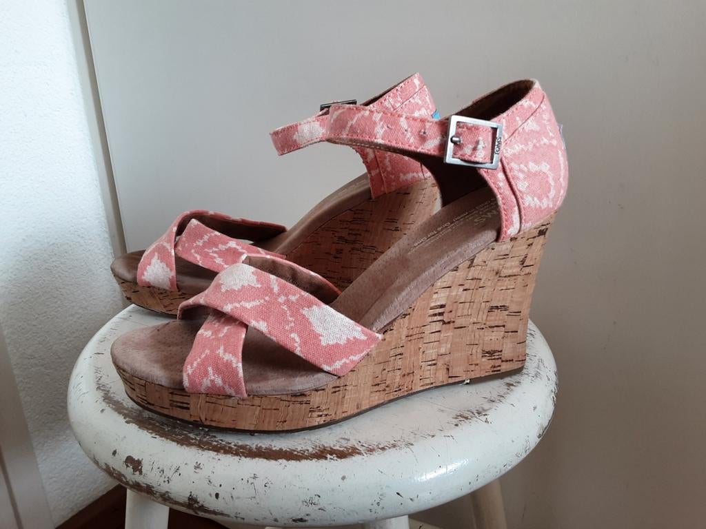 TOMS schoenen espadrilles maat 7.5 (41), Ophalen of Verzenden, Zo goed als nieuw, Toms, Espadrilles of Moccasins