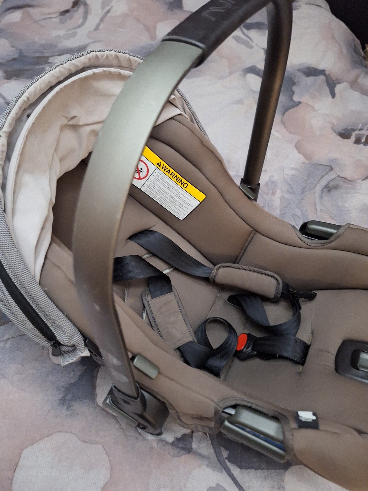 Nuna Maxi-Cosi met Isofix onderstel (lichte krasjes), Gebruikt, Isofix, 0 t/m 13 kg, Ophalen