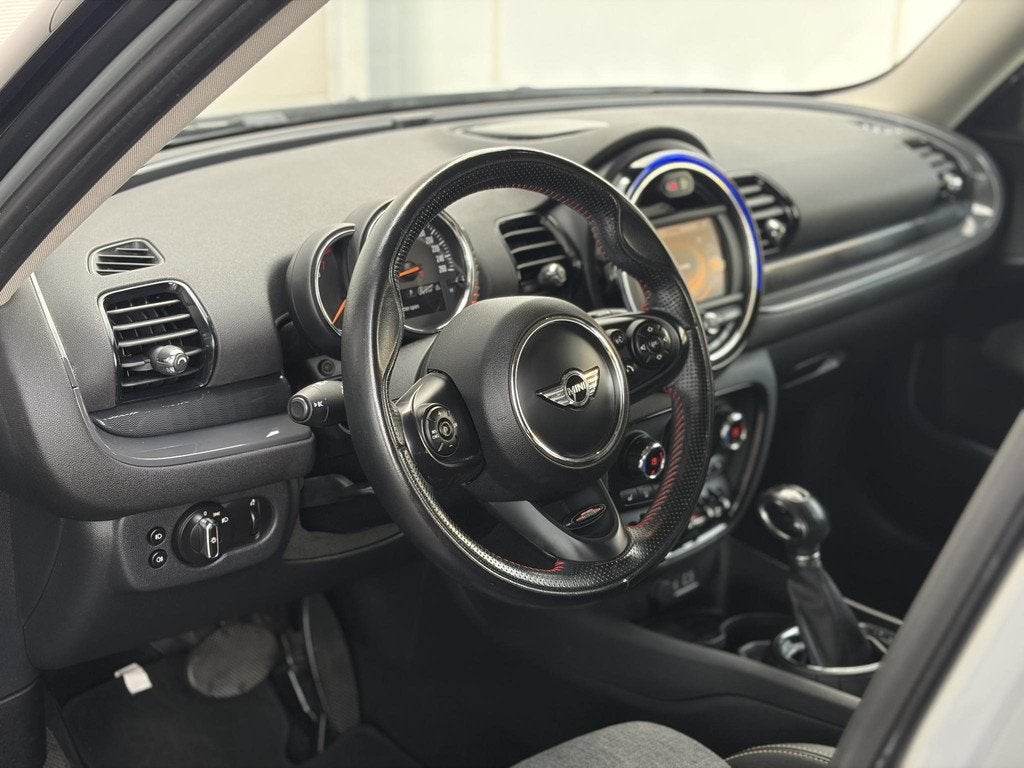 MINI Clubman 1.5 Cooper Chili Serious Business, 136 pk, Gebruikt, Leder en Stof, 19 km/l