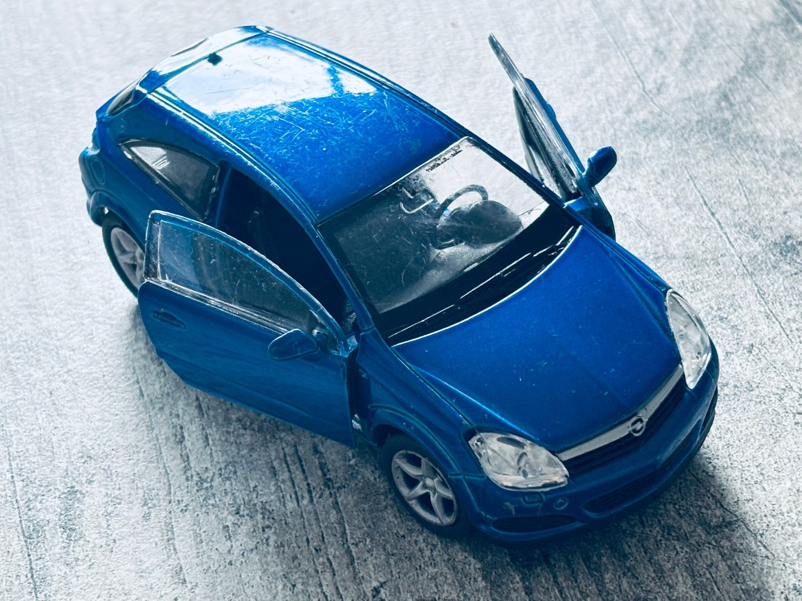 Blauwe Opel Astra GTC schaalmodel 1/43, Ophalen of Verzenden, Gebruikt, Auto, Overige merken