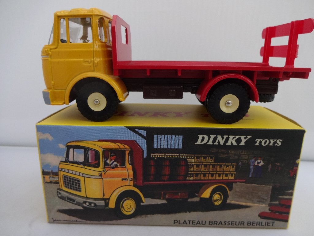 Berliet G.A.K. geel/rood nr: 588 Dinky Toys Plateau 1:50, Hobby en Vrije tijd, Modelauto's | 1:50, Ophalen of Verzenden, Zo goed als nieuw
