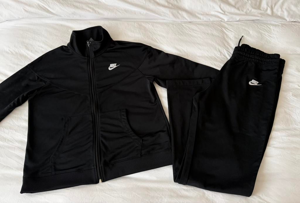 Zeer nette Nike trainingspak maat M, Maat 38/40 (M), Zwart, Overige typen, Ophalen of Verzenden