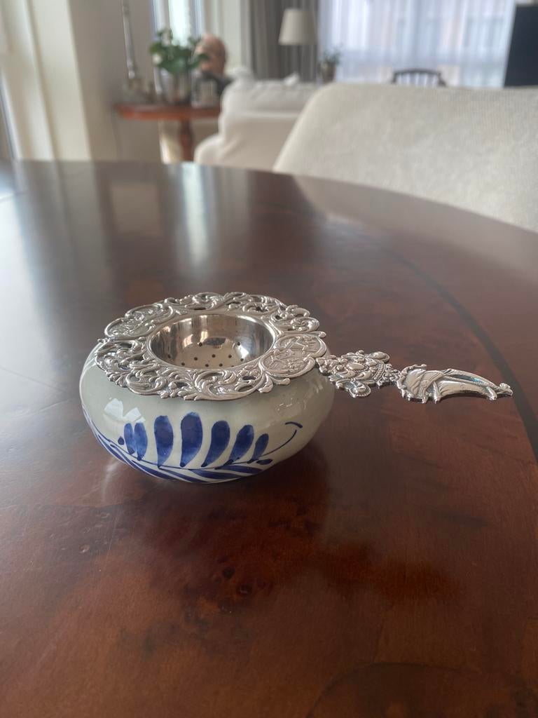 Vintage verzilverd theezeefje met Delftsblauw lekbakje., Antiek en Kunst, Ophalen
