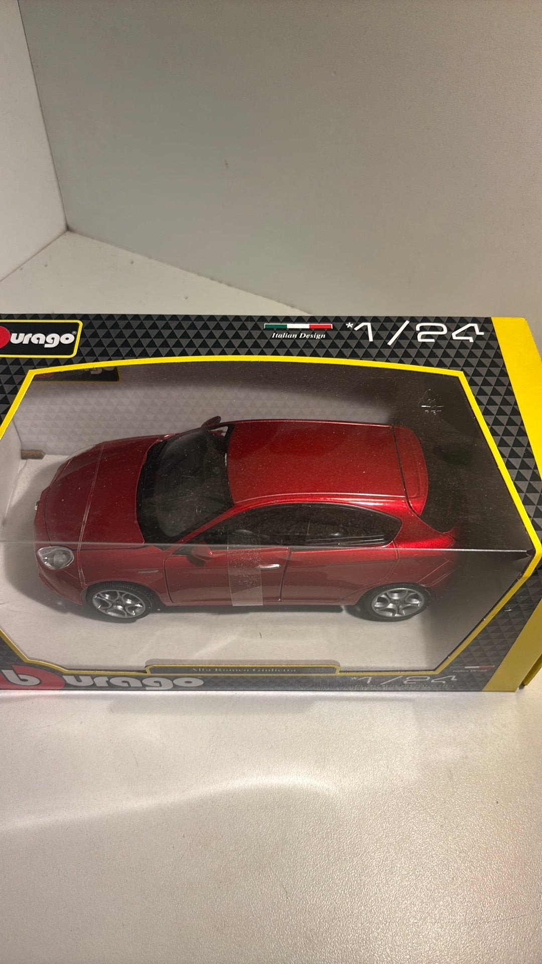 Alfa romeo giulietta Bburago 1.24, Hobby en Vrije tijd, Ophalen of Verzenden, Bburago, A, A