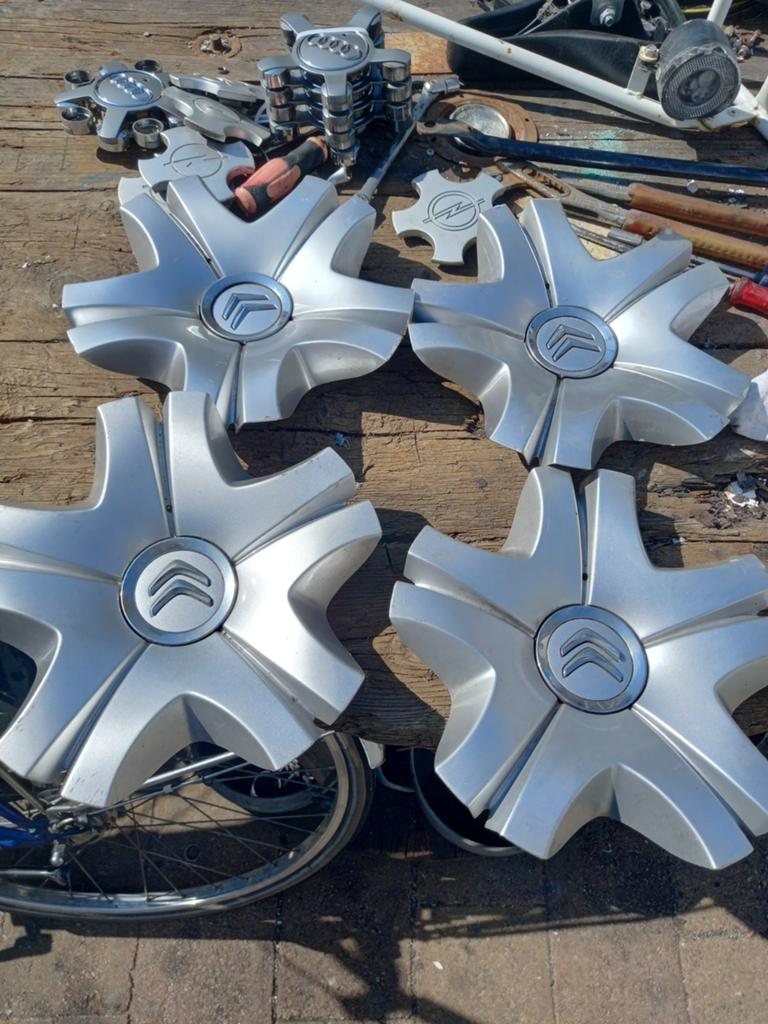 Naafkapjes..wieldoppen citroen, Ophalen of Verzenden