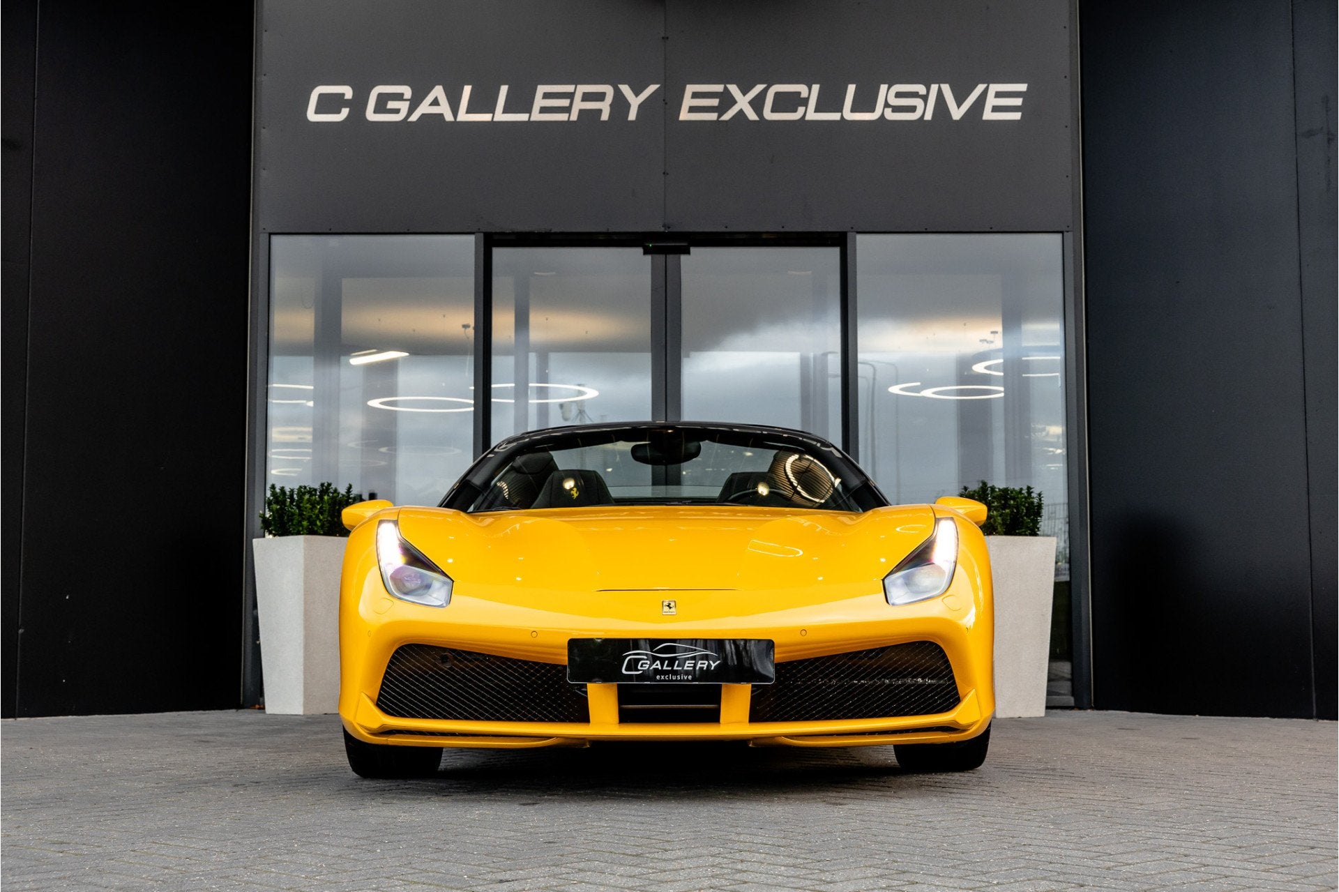 Ferrari 488 3.9 Spider HELE - Giallo Modena | Racing Seats |, Auto's, Automaat, Dealer onderhouden, Achterwielaandrijving, Gebruikt