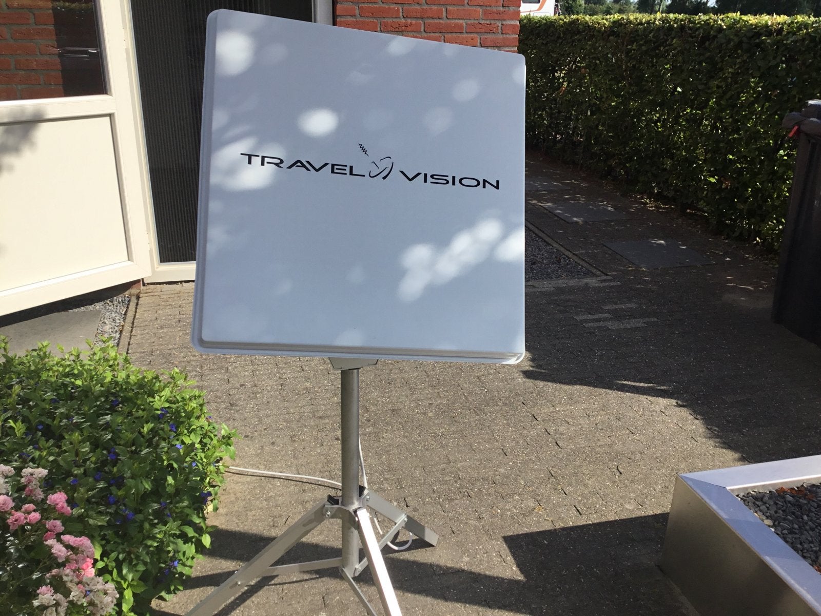 Travel Vision R6 schotelantenne met ontvanger en TV, Ophalen, Zo goed als nieuw, (Schotel)antenne, Overige merken