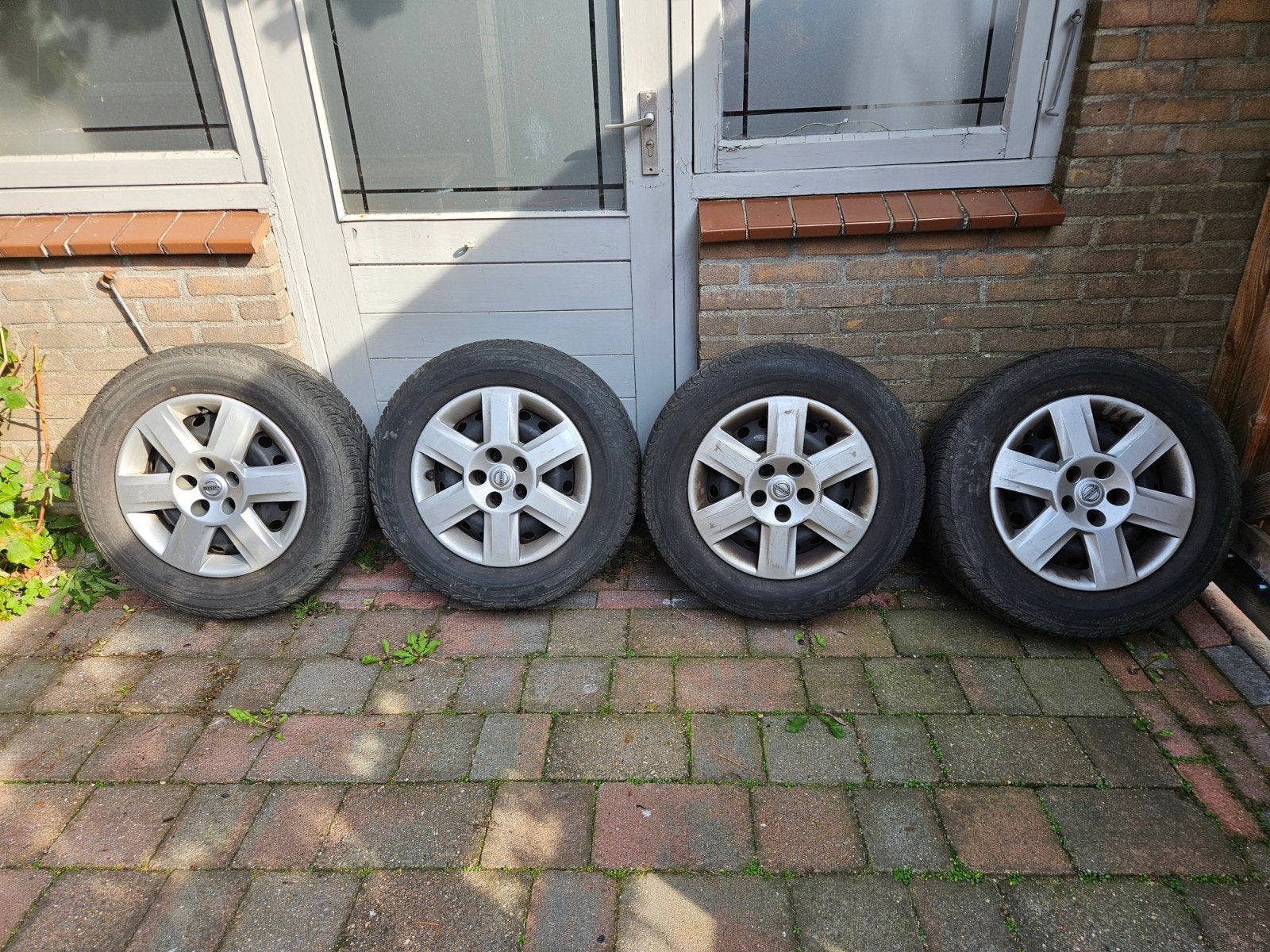 te koop : set winterbanden met velg Nissan Qashqai, Auto-onderdelen, Ophalen, Banden en Velgen, 17 inch, Winterbanden