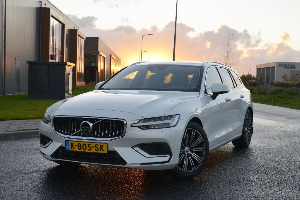 Volvo V60 T6 Inscription | HUD| 360°| B&W| Massage| Trekhaak, Automaat, 4 cilinders, Wit, Vierwielaandrijving