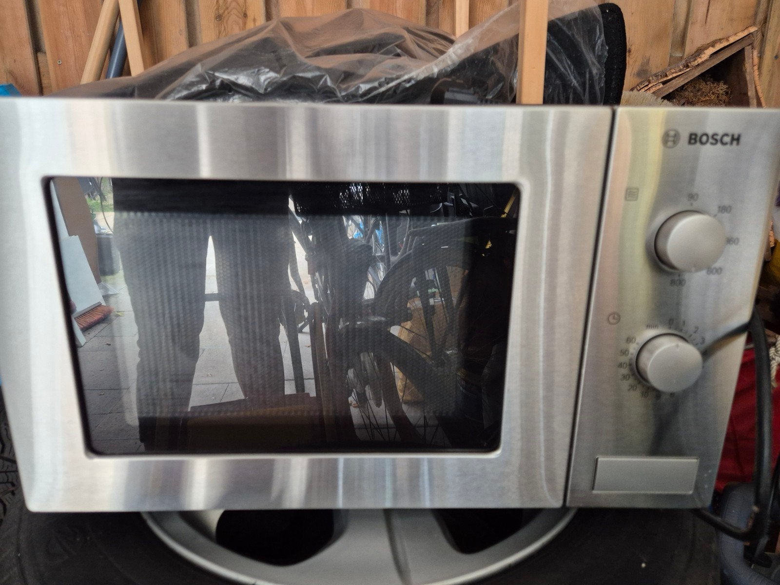 Bosch Magnetron - Zilverkleurig en Compact, Ophalen, Gebruikt, Minder dan 45 cm, Magnetron
