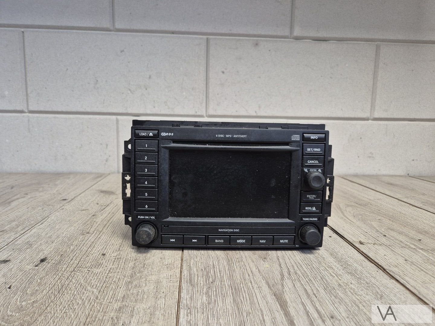 Chrysler 300c 2004 - 2010 radio navigatie 05064191ad €200, Auto-onderdelen, Dashboard en Schakelaars, Chrysler, Gebruikt, Ophalen of Verzenden