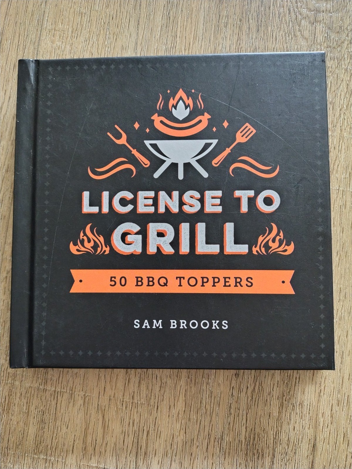 Sam Brooks - License to grill, Ophalen of Verzenden, Zo goed als nieuw, Sam Brooks