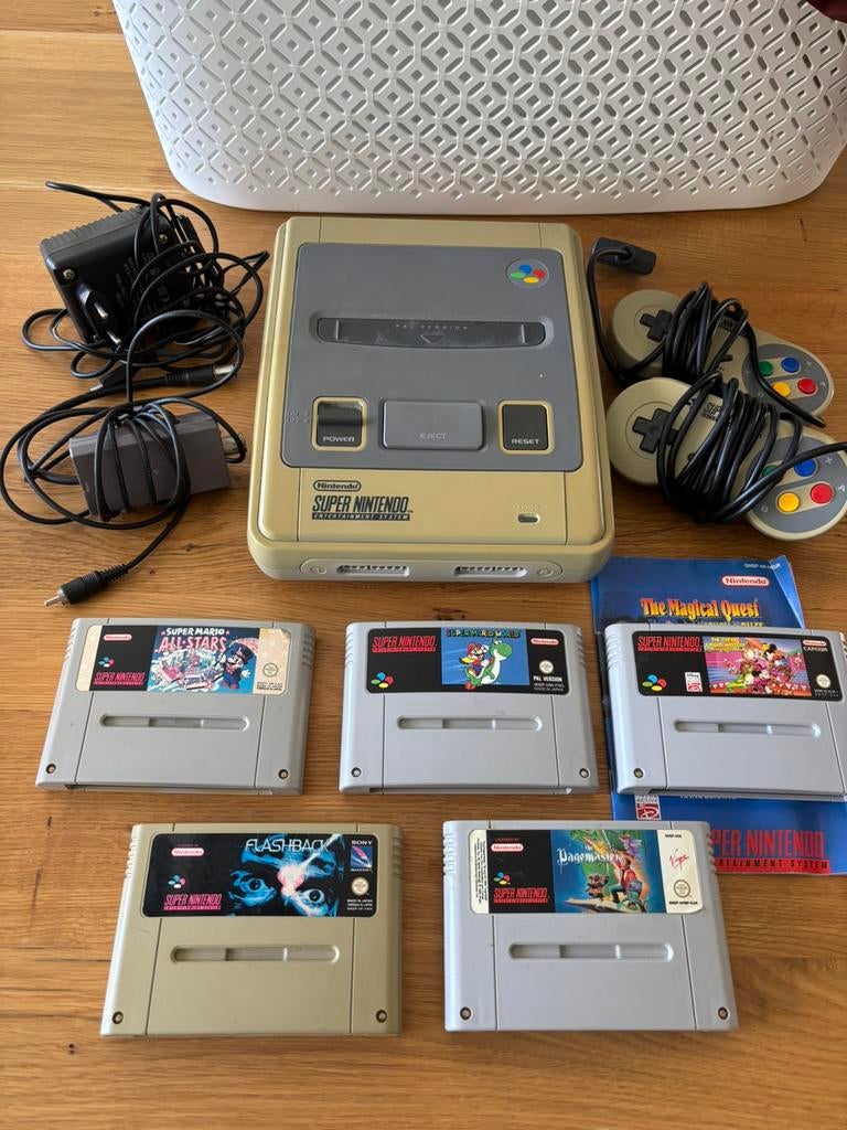 Snes + games, Spelcomputers en Games, Spelcomputers | Nintendo Super NES, Ophalen of Verzenden, Gebruikt, Met 2 controllers, Met games