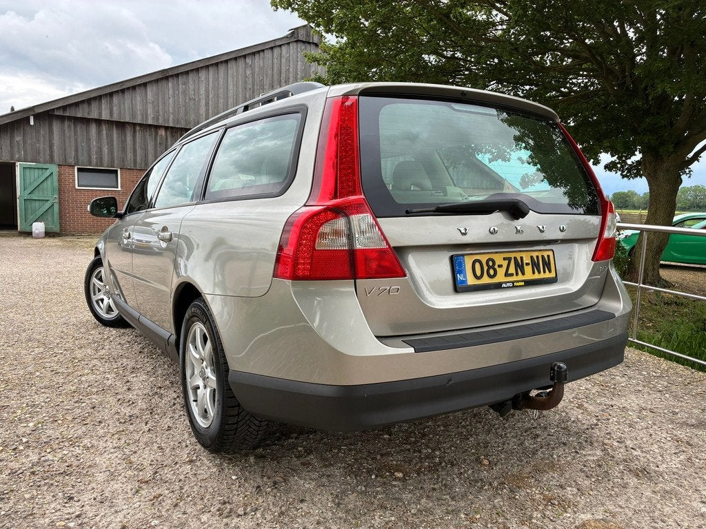 Volvo V70 2.5T Kinetic | LEder + Navi + Clima + Cruise nu, Voorwielaandrijving, Beige, Leder en Stof, 2521 cc