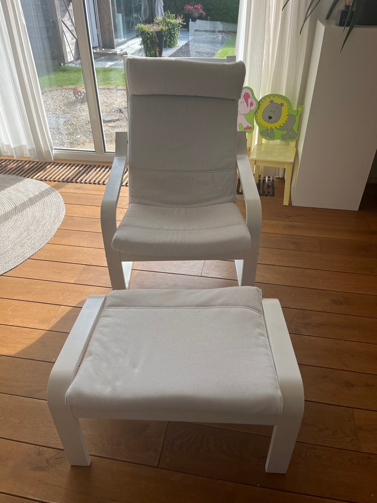 Witte Ikea Poäng fauteuil met voetenbank, Ophalen, Wit, Zo goed als nieuw, Eén