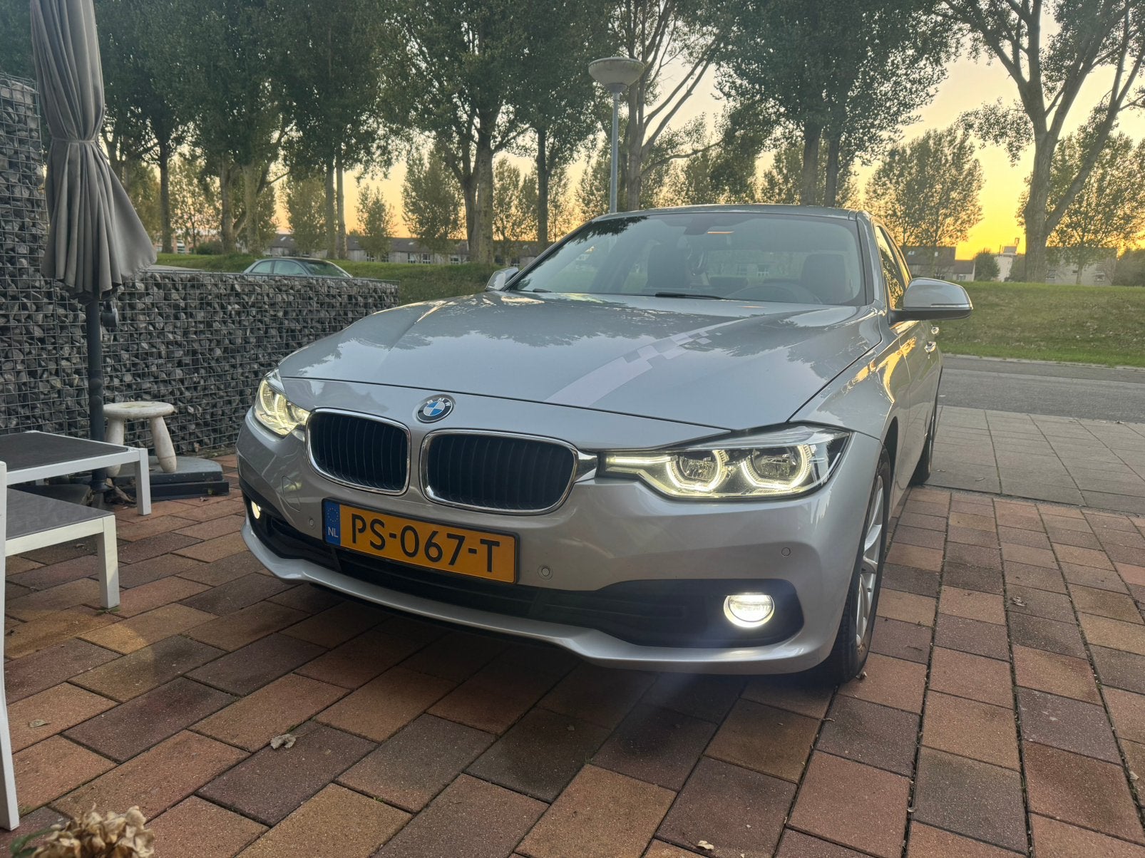 BMW 3-Serie 320d 163pk Efficientdynamics Ed. Aut 2017 Grijs, Auto's, Automaat, 745 kg, Achterwielaandrijving, 4 cilinders