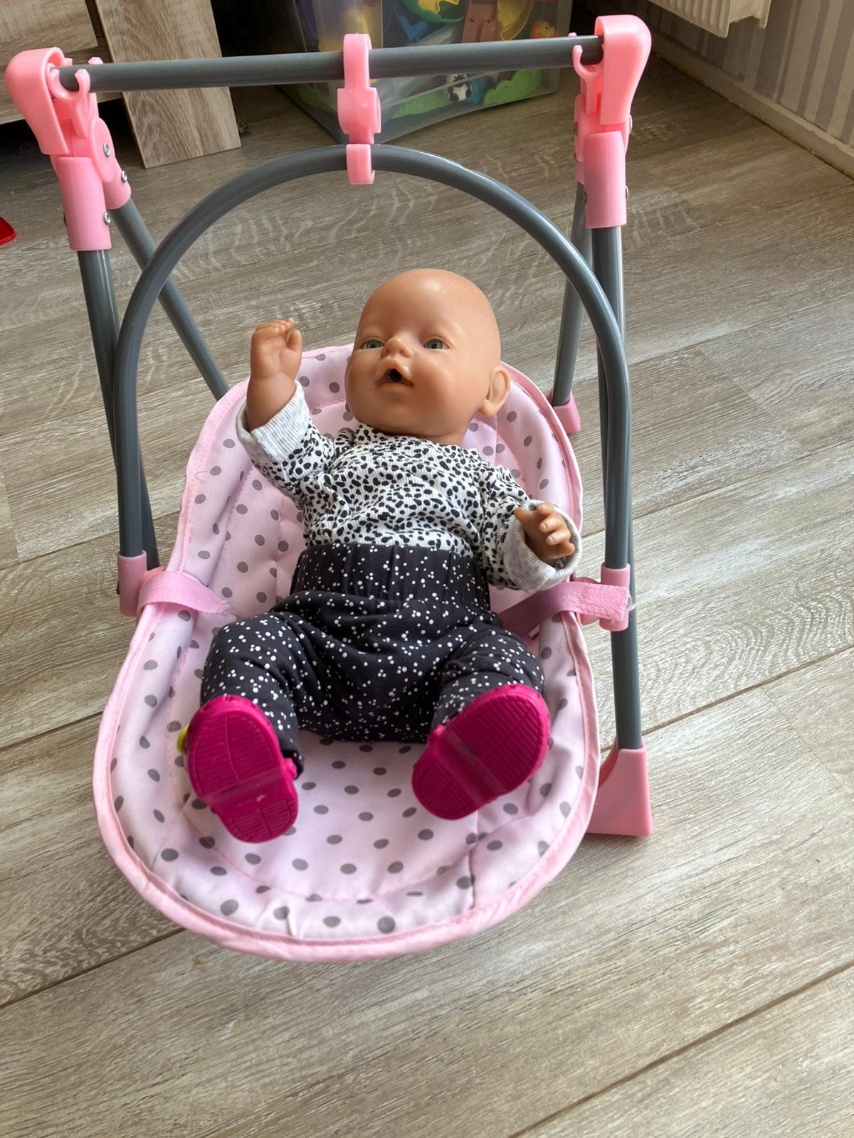 Poppenschommel met of zonder pop, Ophalen of Verzenden, Gebruikt, Babypop