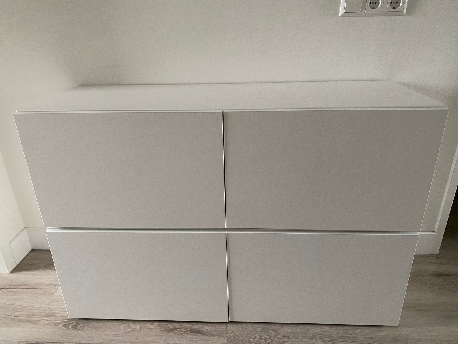 Twee stuks - IKEA BESTÅ Kast met deuren, wit, 120x42x38 cm, Huis en Inrichting, Kasten | Wandmeubels, Ophalen, Gebruikt, Minder dan 150 cm