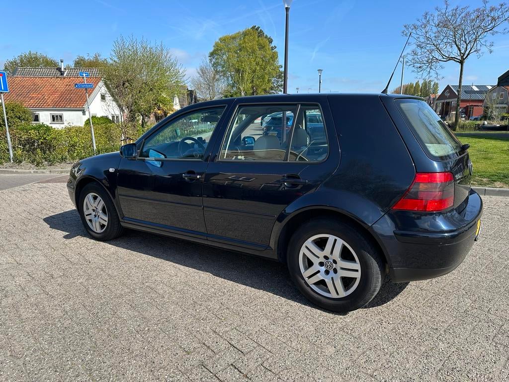 Volkswagen Golf 2.3 V5 110KW AUTOMAAT, Auto's, Volkswagen, Beige, Blauw, 650 kg, 149 pk