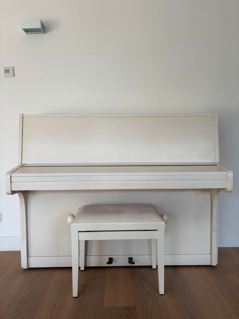 Witte Wagner Piano met verstelbare kruk., Muziek en Instrumenten, Ophalen, Gebruikt, Wit, Piano