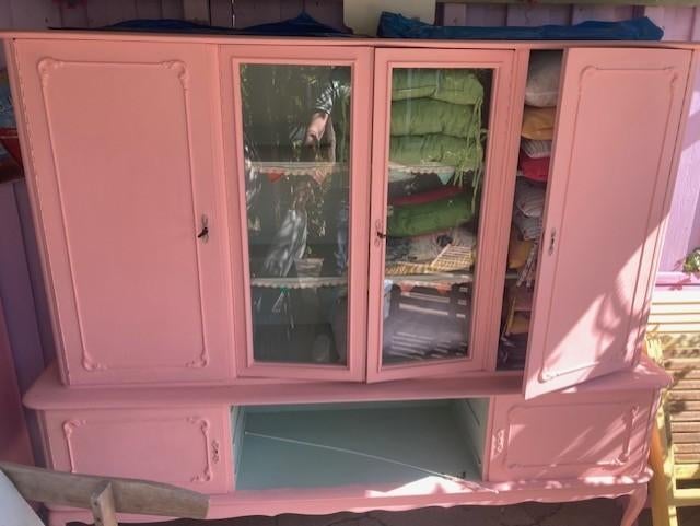 Gratis af te halen: mooie roze brocante kast, Ophalen, Gebruikt, 150 tot 200 cm, Glas