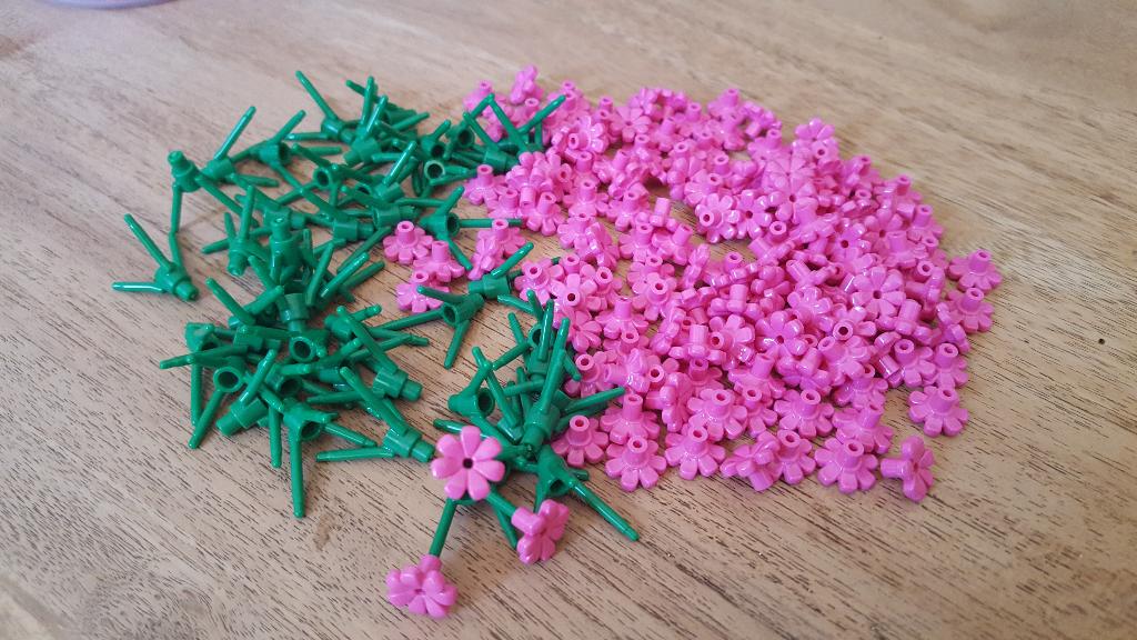 Partij N205=50x Nieuwe Lego stekjes + 150x bloemen
