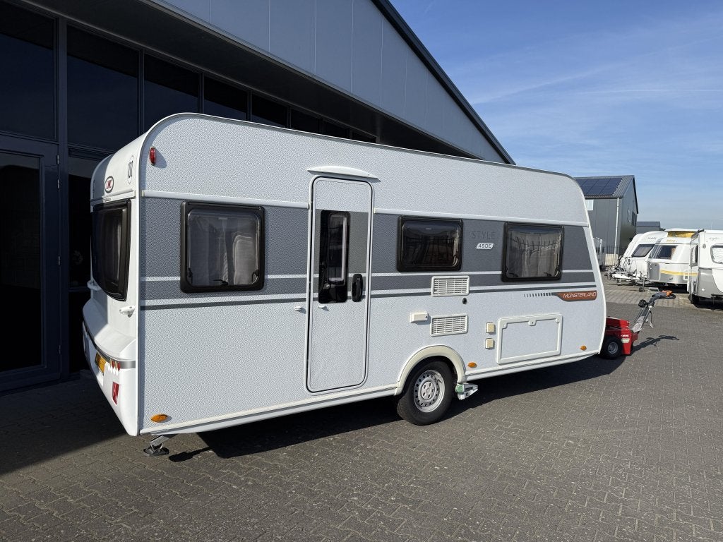 LMC Style 450 E Aparte bedden + Zit + WC Tent Mover BJ 2017, Caravans en Kamperen, 2 aparte bedden, Fietsenrek, Bedrijf, Treinzit