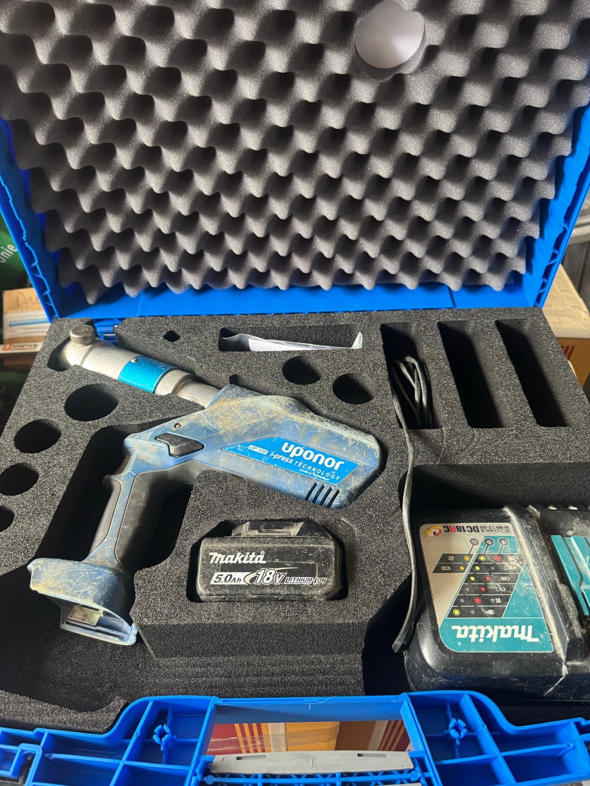 Uponor UP 110 Perstang met accu en lader, Ophalen of Verzenden, Gebruikt, Overige typen, Overige merken