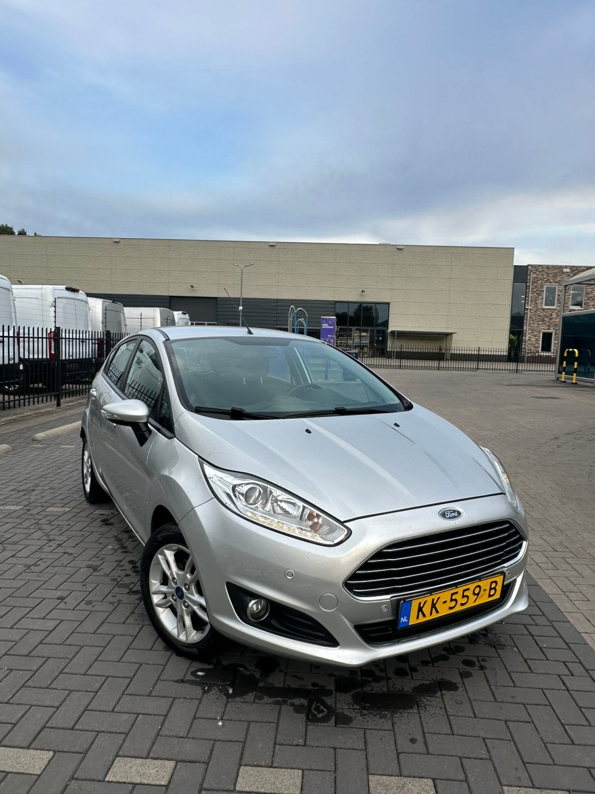 Ford Fiësta 1.0 59KW/80PK 5D 2015 Grijs, Voorwielaandrijving, 40 €/maand, 525 kg, Handgeschakeld