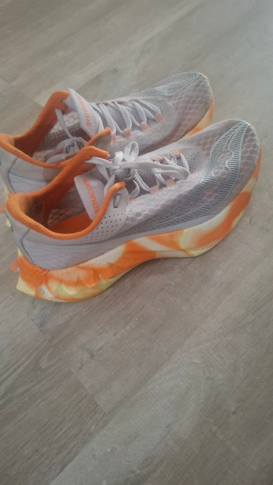 Saucony Endorphin Pro 4 - Zo goed als nieuw - Maat 38.5, Sport en Fitness, Hardloopschoenen, Zo goed als nieuw, Hardlopen, Saucony